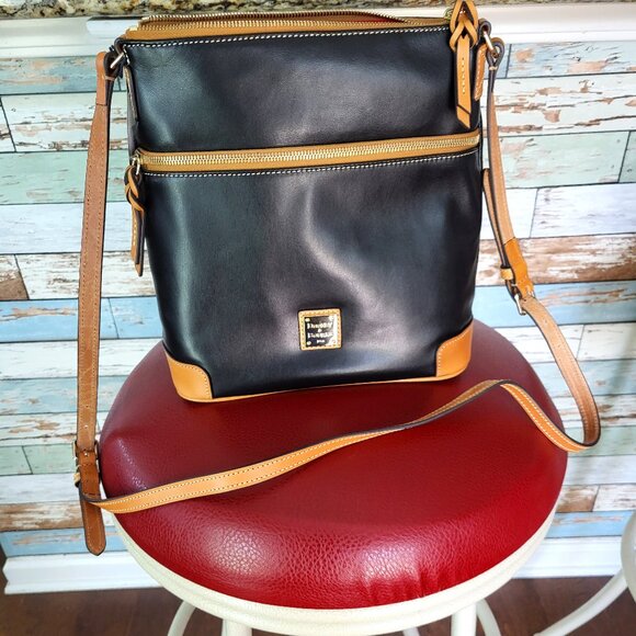 Dooney & Bourke Smooth Leather Cross body Purse - Picture 1 of 5